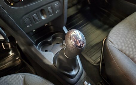 Renault Logan II, 2019 год, 1 029 000 рублей, 15 фотография