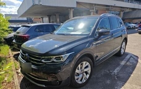 Volkswagen Tiguan II, 2023 год, 2 940 000 рублей, 1 фотография