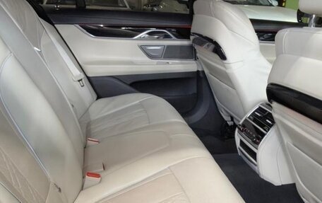 BMW 7 серия, 2016 год, 5 000 000 рублей, 19 фотография