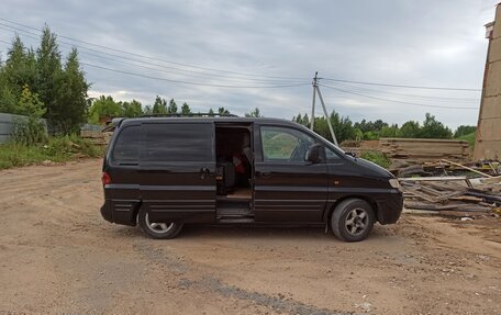Hyundai H-1 II рестайлинг, 2001 год, 550 000 рублей, 3 фотография