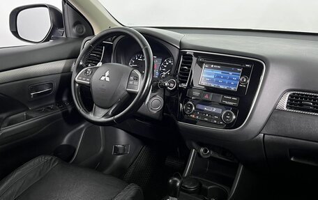 Mitsubishi Outlander III рестайлинг 3, 2014 год, 1 290 000 рублей, 13 фотография