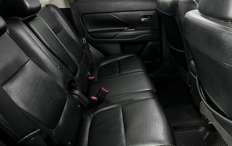 Mitsubishi Outlander III рестайлинг 3, 2014 год, 1 290 000 рублей, 11 фотография