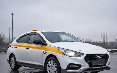 Hyundai Solaris II рестайлинг, 2017 год, 650 000 рублей, 3 фотография