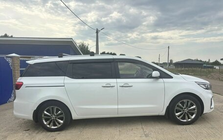 KIA Carnival III, 2018 год, 2 500 000 рублей, 3 фотография