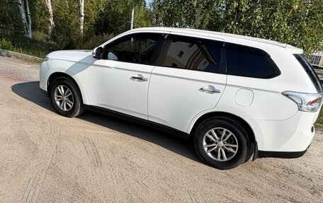 Mitsubishi Outlander III рестайлинг 3, 2014 год, 1 700 000 рублей, 6 фотография