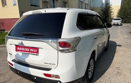 Mitsubishi Outlander III рестайлинг 3, 2014 год, 1 700 000 рублей, 10 фотография