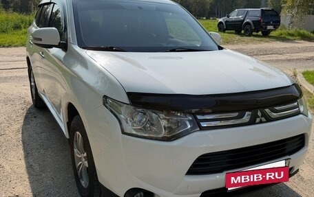 Mitsubishi Outlander III рестайлинг 3, 2014 год, 1 700 000 рублей, 3 фотография