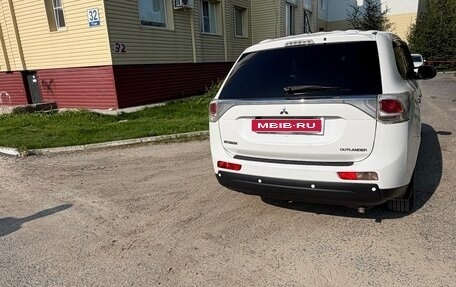 Mitsubishi Outlander III рестайлинг 3, 2014 год, 1 700 000 рублей, 9 фотография