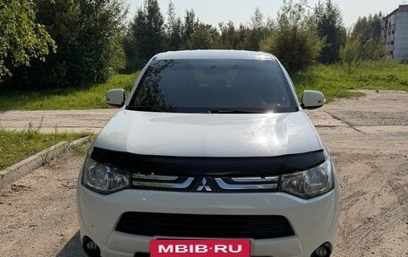Mitsubishi Outlander III рестайлинг 3, 2014 год, 1 700 000 рублей, 5 фотография