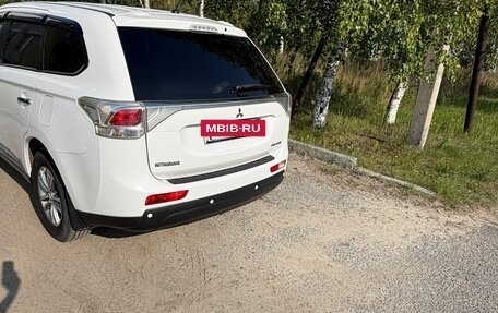 Mitsubishi Outlander III рестайлинг 3, 2014 год, 1 700 000 рублей, 8 фотография