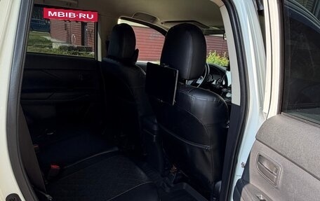 Mitsubishi Outlander III рестайлинг 3, 2014 год, 1 700 000 рублей, 12 фотография