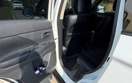 Mitsubishi Outlander III рестайлинг 3, 2014 год, 1 700 000 рублей, 16 фотография