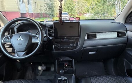 Mitsubishi Outlander III рестайлинг 3, 2014 год, 1 700 000 рублей, 15 фотография
