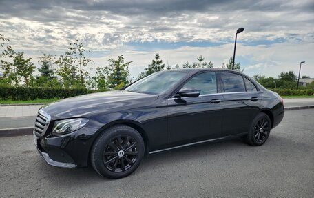 Mercedes-Benz E-Класс, 2018 год, 2 399 000 рублей, 1 фотография