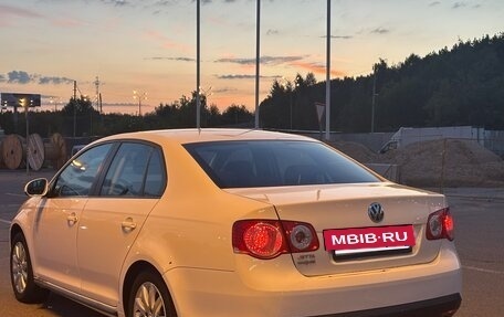 Volkswagen Jetta VI, 2010 год, 750 000 рублей, 3 фотография