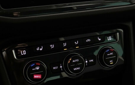 Volkswagen Tiguan II, 2020 год, 3 030 000 рублей, 13 фотография