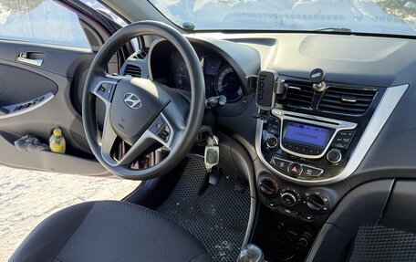 Hyundai Solaris II рестайлинг, 2013 год, 700 000 рублей, 8 фотография