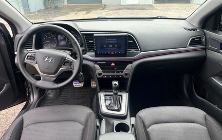 Hyundai Elantra VI рестайлинг, 2017 год, 1 250 000 рублей, 2 фотография