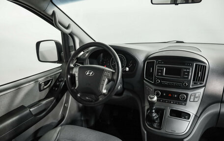 Hyundai H-1 II рестайлинг, 2018 год, 2 499 000 рублей, 9 фотография