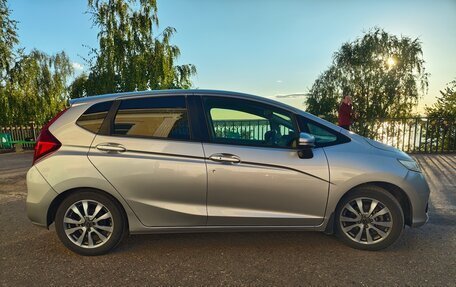 Honda Fit III, 2018 год, 1 090 000 рублей, 4 фотография
