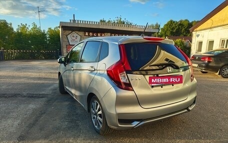 Honda Fit III, 2018 год, 1 090 000 рублей, 6 фотография