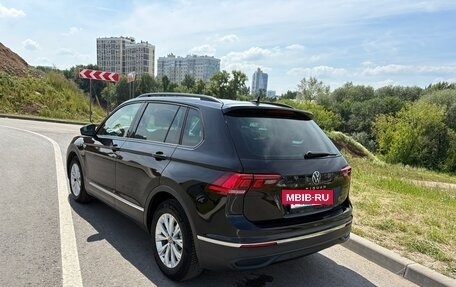 Volkswagen Tiguan II, 2021 год, 2 450 000 рублей, 4 фотография