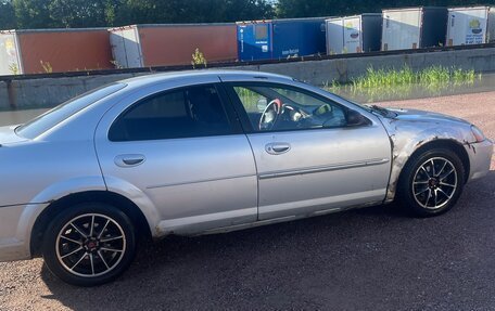 Dodge Stratus II, 2001 год, 130 000 рублей, 2 фотография