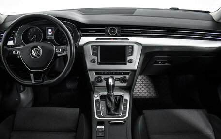Volkswagen Passat B8 рестайлинг, 2015 год, 1 549 000 рублей, 15 фотография