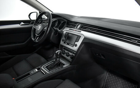Volkswagen Passat B8 рестайлинг, 2015 год, 1 549 000 рублей, 14 фотография