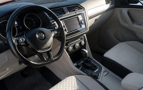 Volkswagen Tiguan II, 2017 год, 3 000 000 рублей, 13 фотография