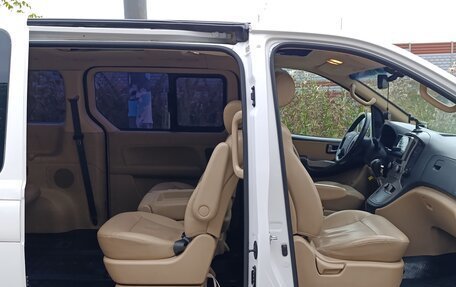 Hyundai Grand Starex Grand Starex I рестайлинг 2, 2014 год, 2 760 000 рублей, 15 фотография