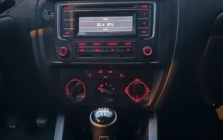 Volkswagen Jetta VI, 2015 год, 599 999 рублей, 6 фотография