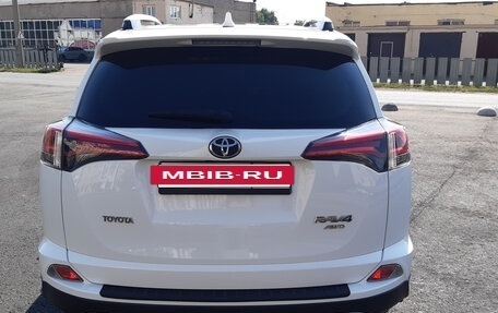 Toyota RAV4, 2019 год, 3 500 000 рублей, 8 фотография