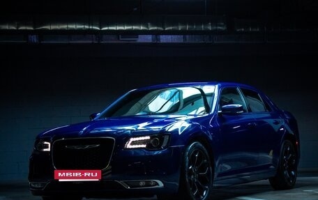 Chrysler 300C II, 2019 год, 2 350 000 рублей, 2 фотография