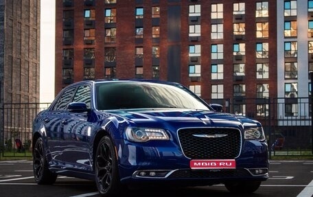 Chrysler 300C II, 2019 год, 2 350 000 рублей, 1 фотография