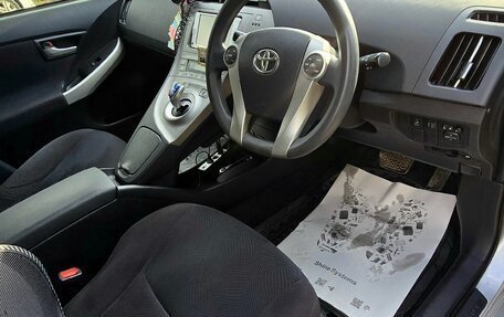 Toyota Prius, 2014 год, 1 300 000 рублей, 11 фотография