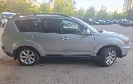 Mitsubishi Outlander III рестайлинг 3, 2011 год, 1 250 000 рублей, 2 фотография