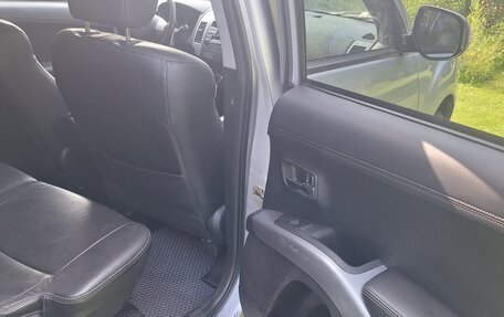 Mitsubishi Outlander III рестайлинг 3, 2011 год, 1 250 000 рублей, 19 фотография