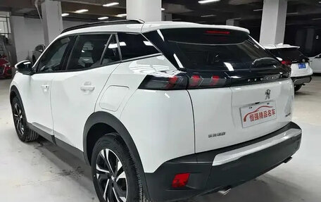 Peugeot 2008 II, 2023 год, 1 440 000 рублей, 4 фотография
