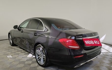 Mercedes-Benz E-Класс, 2018 год, 3 049 000 рублей, 7 фотография