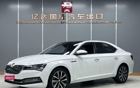 Skoda Superb III рестайлинг, 2023 год, 2 420 000 рублей, 1 фотография