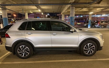 Volkswagen Tiguan II, 2018 год, 2 250 000 рублей, 3 фотография