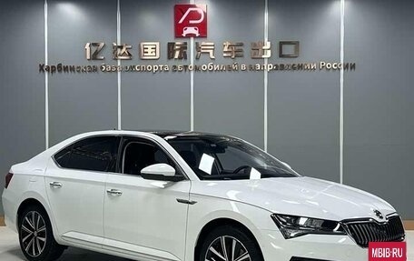 Skoda Superb III рестайлинг, 2023 год, 2 420 000 рублей, 3 фотография