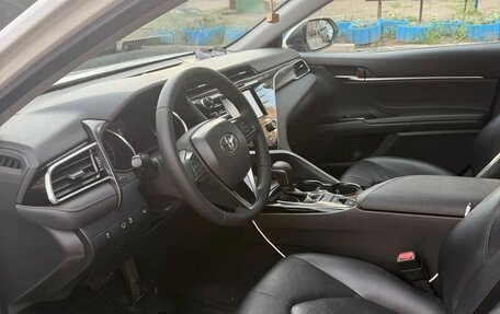 Toyota Camry, 2019 год, 2 200 000 рублей, 4 фотография