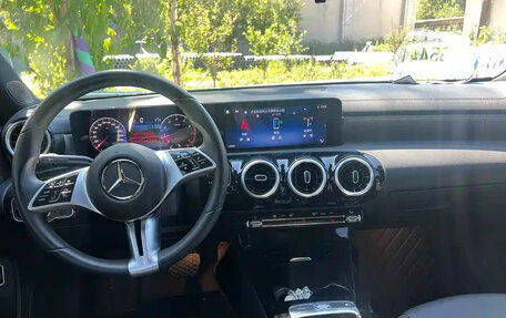 Mercedes-Benz A-Класс, 2023 год, 2 105 000 рублей, 14 фотография