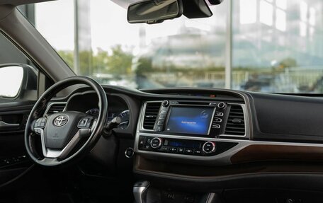 Toyota Highlander III, 2015 год, 2 800 000 рублей, 10 фотография
