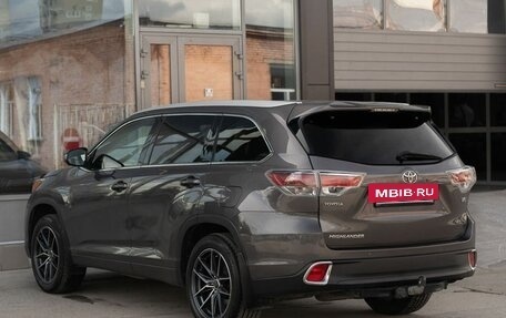Toyota Highlander III, 2015 год, 2 800 000 рублей, 7 фотография