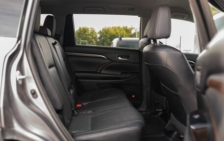 Toyota Highlander III, 2015 год, 2 800 000 рублей, 21 фотография