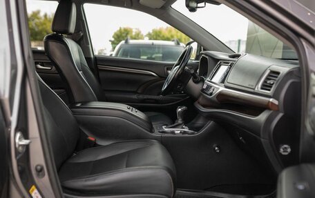Toyota Highlander III, 2015 год, 2 800 000 рублей, 22 фотография