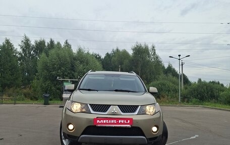 Mitsubishi Outlander III рестайлинг 3, 2007 год, 910 000 рублей, 2 фотография